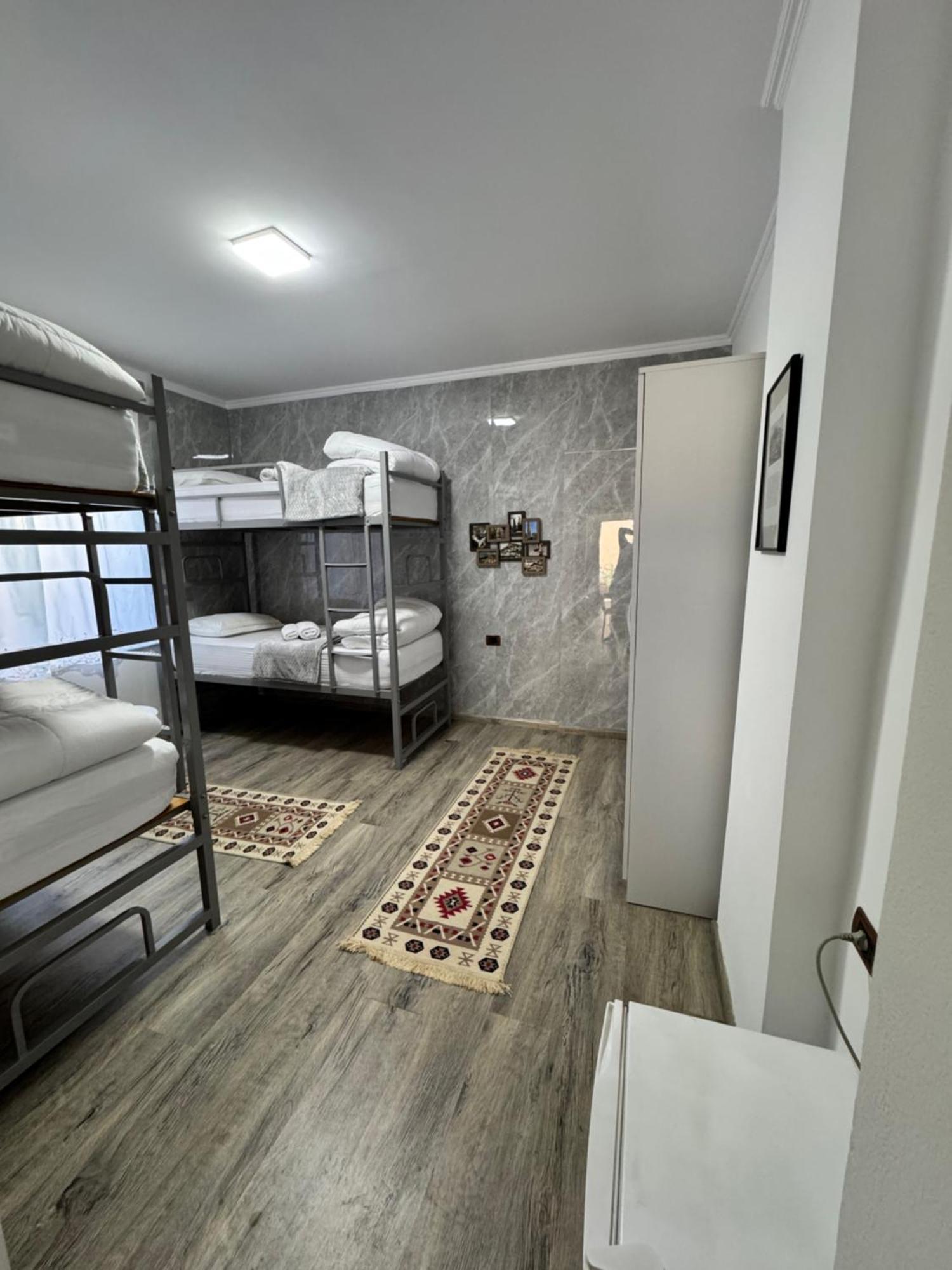 Hostel Leon 培拉特 外观 照片